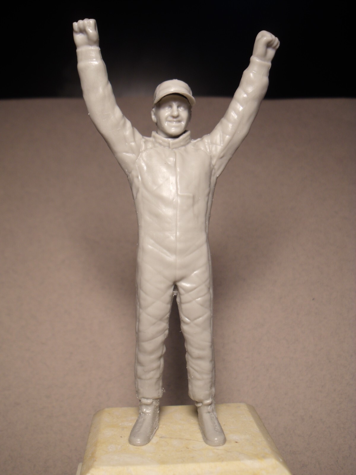 Figurine Kimi Raikkonen 1/18 non peinte pour personnaliser un diorama F1 Minichamps
