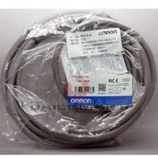 NEW Omron D4C-3202 General Purpose Roller Type Limit Switch, VCTF Oil-Resistant