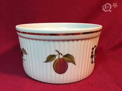 1960s Evesham Vale England Royal Worcester Fine Porcelain Round SouffleD