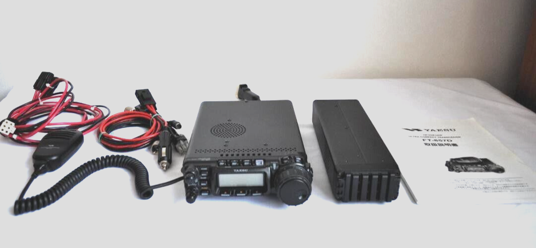 YAESU FT-857D 100W HF/VHF/UHF All mode Transceiver Ham Radio W/ FC