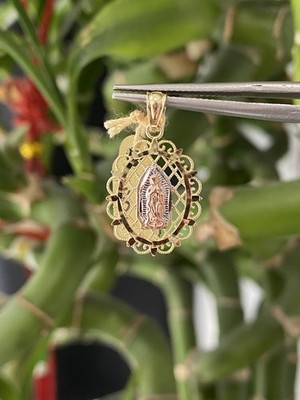 14K dreifarbiger Gold ovale Form Guadalupe Anhänger 
