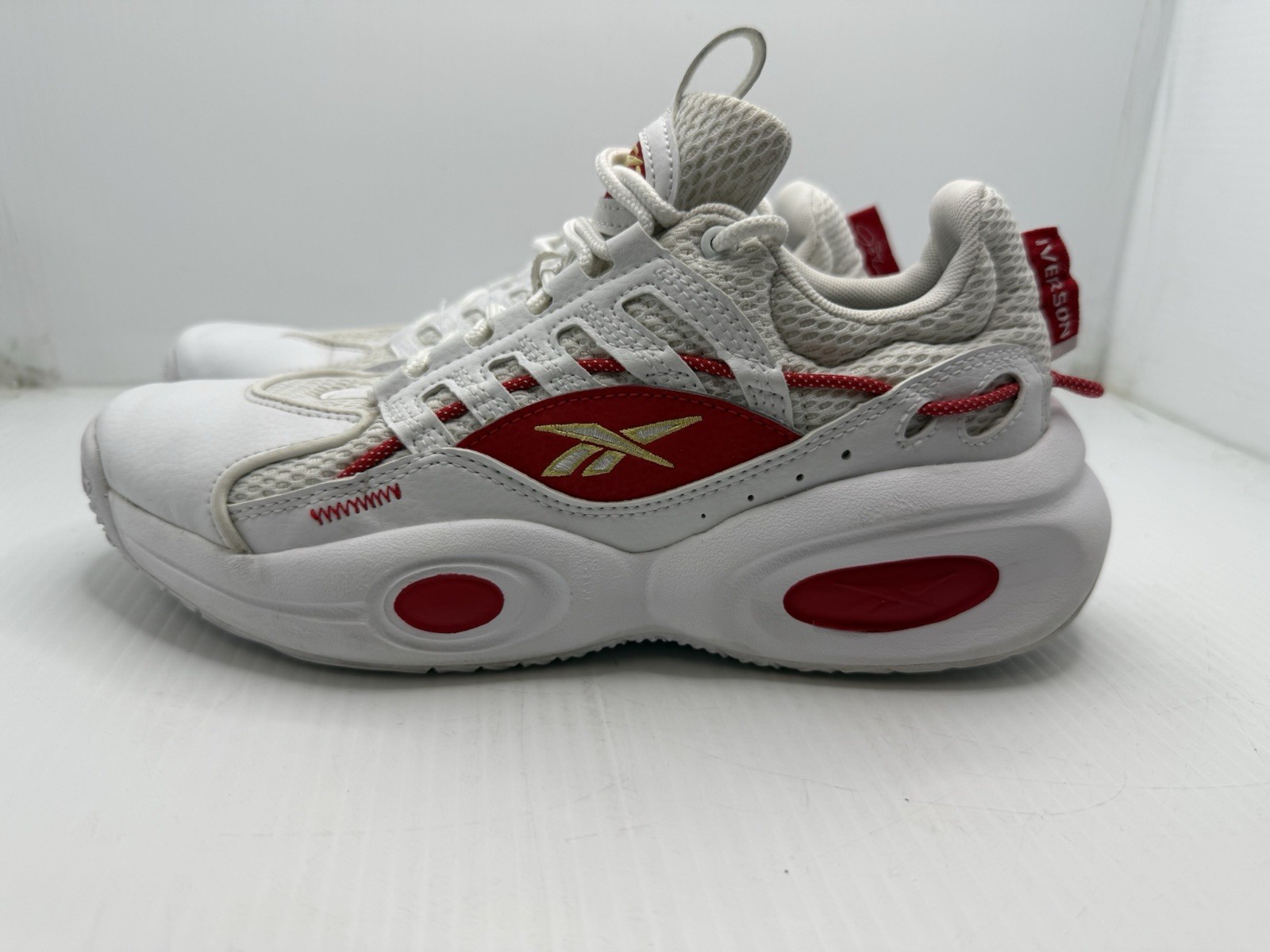 ReebokSolution Mid 'White Vector Red Men Size 6 - image 9