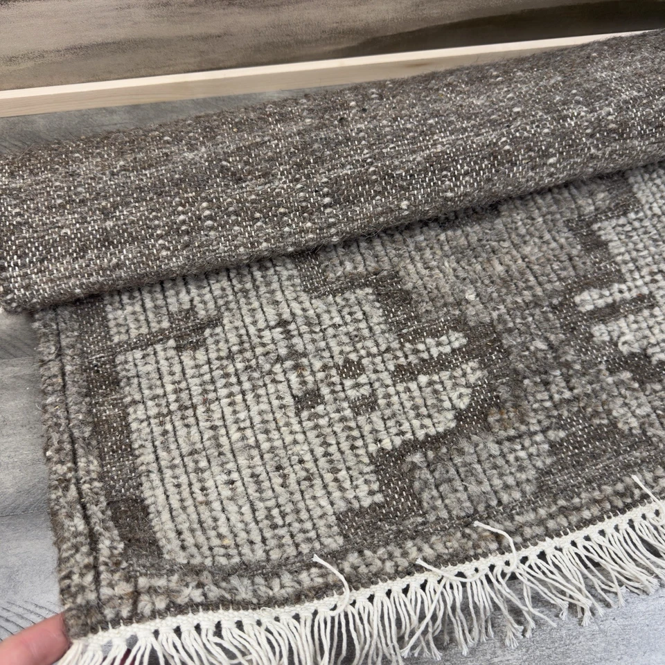 Pottery Barn /Momeni Bristol Hanisi 奖章手工编织小地毯 2' x 3' 阅读 — 第 2/4 张图片