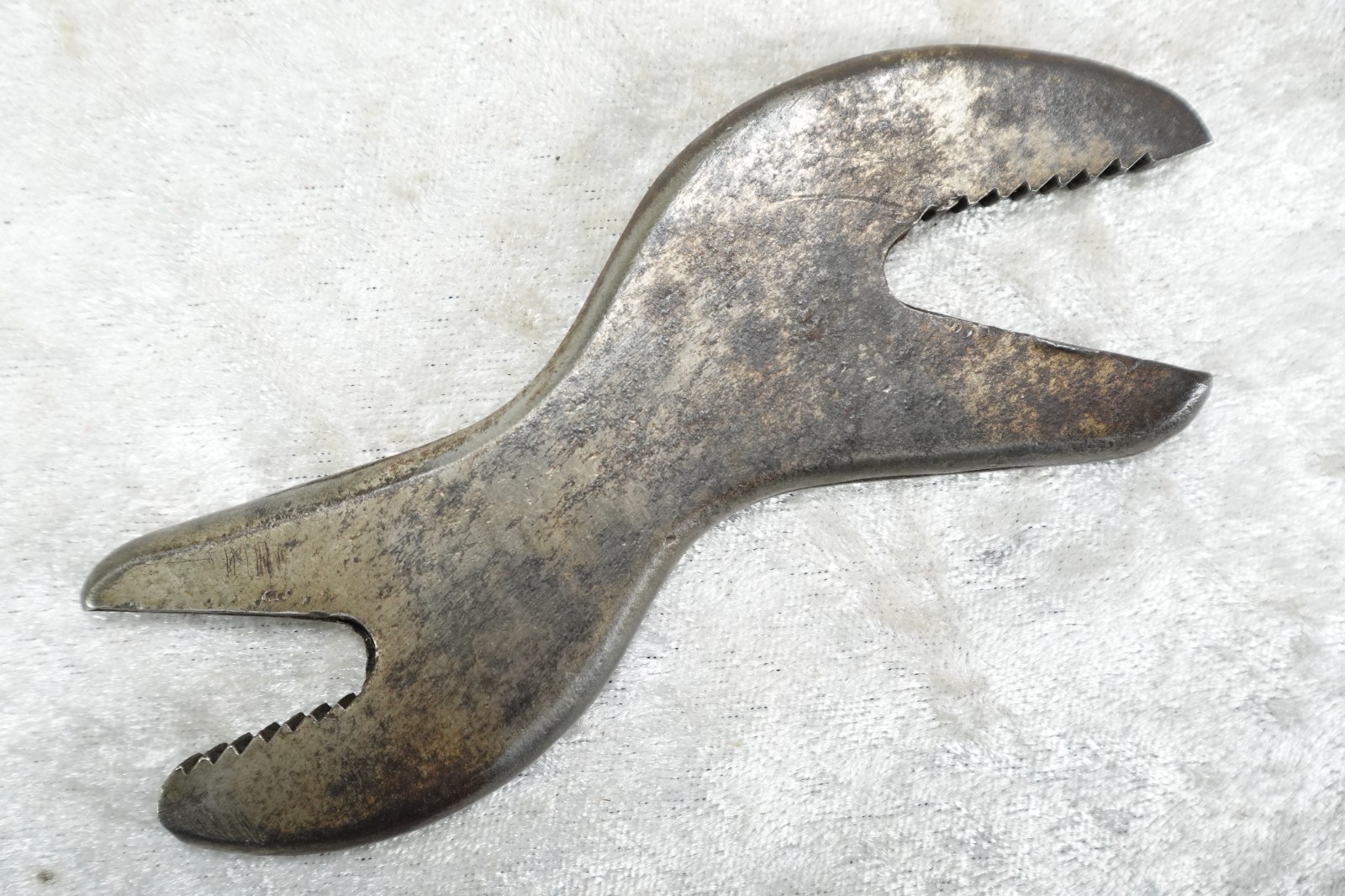 8 Antique Alligator Wrenches S&T, K&B, Saxon, Vaughn & Bushnell