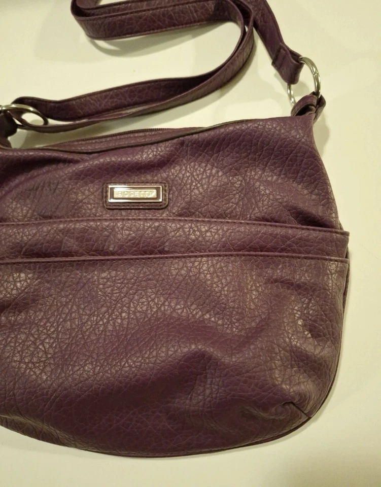Bolsa de mão Rosetti com alça de couro sintético roxo ameixa 12"X 9" RN 73277 prata - Imagem 3 de 4