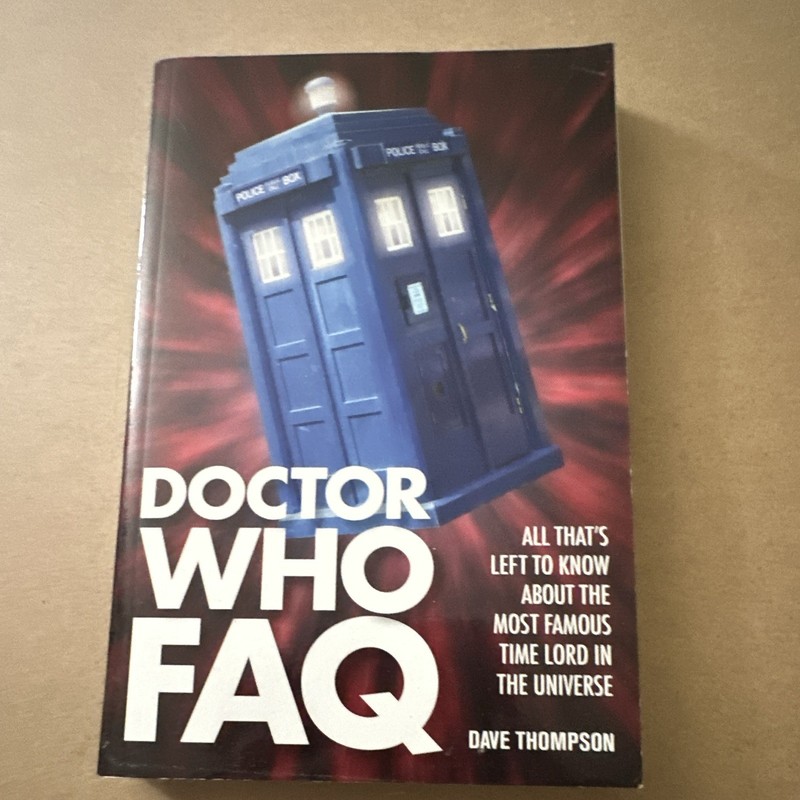 Applause Doctor Who Tardis Science Fiction & Horror Doctor Who FAQ Book