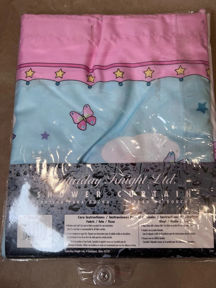 Cortina de chuveiro princesa por Saturday Knight LTD e cabides de sapo decoração de banho - Imagem 2 de 4