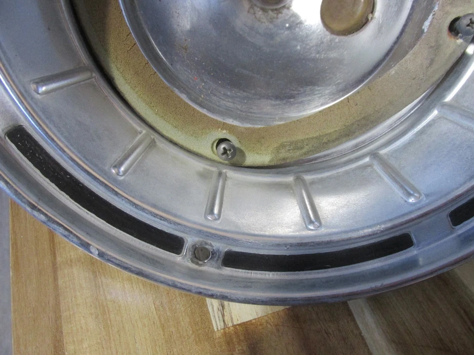 ОРИГИНАЛЬНЫЙ КОВШОВЫЙ КОРПУС ЗАДНЕГО ФОНАРЯ С ВИНТАМИ И ПРОКЛАДКОЙ ДЛЯ 1964 FORD FAIRLANE - Изображение 2 из 4