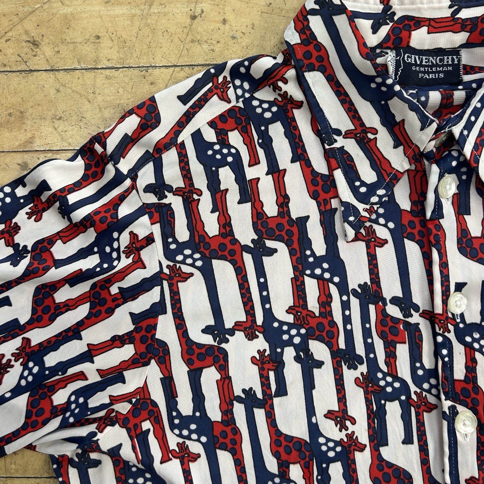 Vintage Givenchy L Polyester Button Up Shirt Gira… - image 4