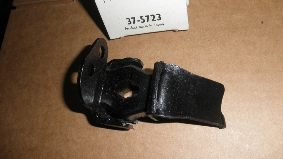 Toyota #17561-33010 1969-73 Corona MKII,RT62/72/78 центральный глушитель вешалка #37-5723 - Изображение 3 из 4