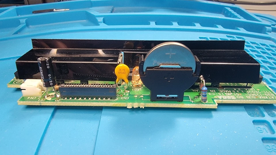 Servicios de reemplazo y actualización de condensadores Sega Dreamcast Foto 3 de 3