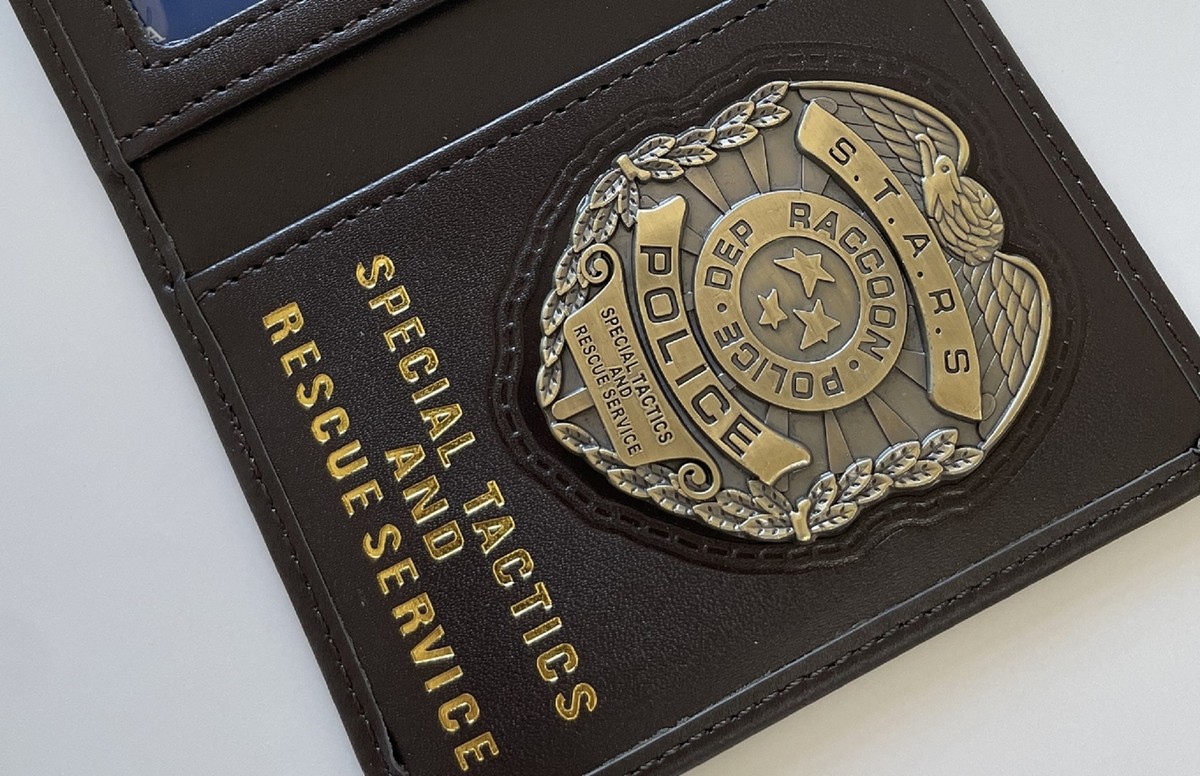 RESIDENT EVIL S.T.A.R.S. Cool LEON Metal Police Badge ID Card Wallet Holder  | eBay