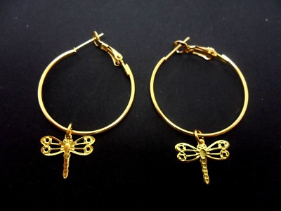 EIN PAAR EINFACHE GOLDFARBE 30 MM 1'' REIFEN & DRAGONFLY OHRRINGE. NEU.