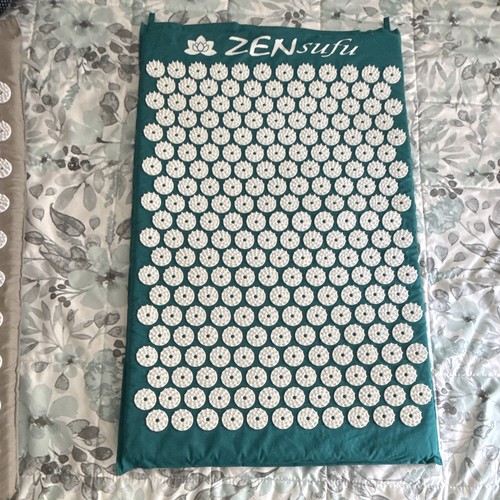 ZENsufu Acupressure Mat Set Includes Mat - Green with White Pressure Points