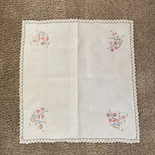 VTG Linen Floral Embroidered Dresser Scarf Cr...