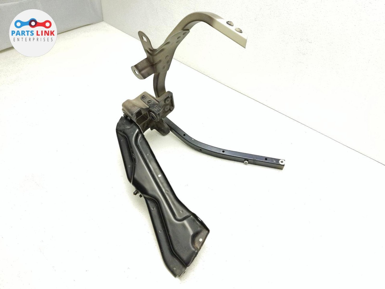 Bentley Bentayga 2016-2020 Front Right Radiator support bracket