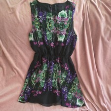 Fairy Whymsical Style With 2 Cut Outs On Sides XS Floral Scoop Neck Lined Dress