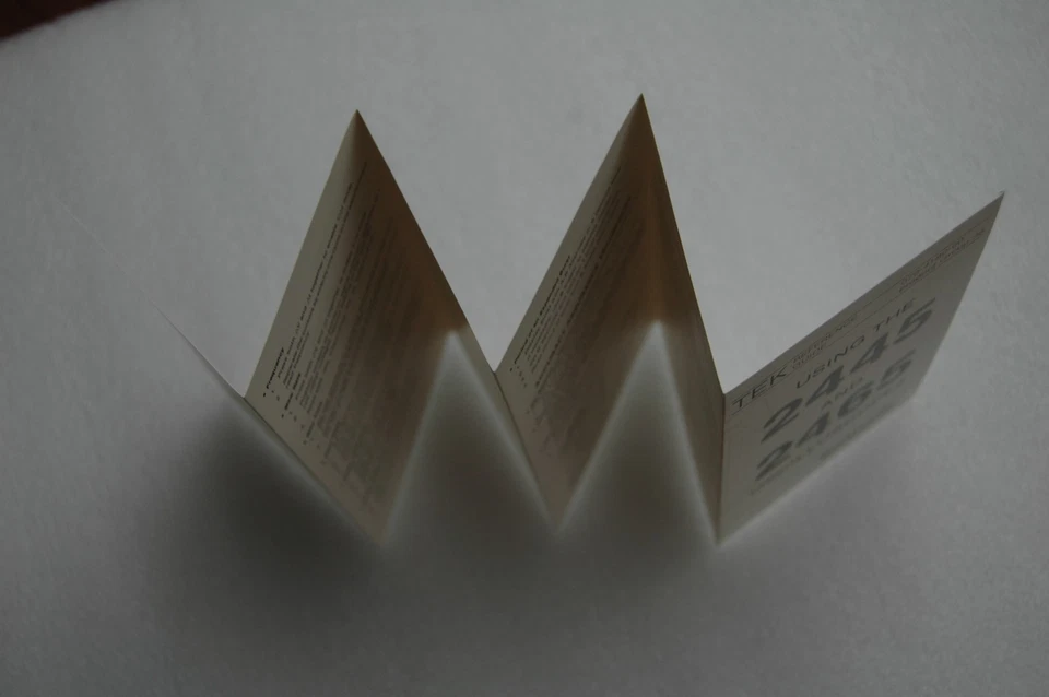 Tektronix 2445 and 2465 Oscilloscopes Pocket Guide Parts Number: 070-4180-00 - Image 2 of 4