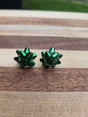 Vintage 80s Ribbon Bow Earrings Studs Green Metal Christmas Holiday Present 