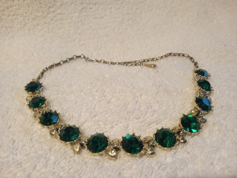 Vintage Coro Signed Silver Tone Green Stone Necklace 18 In Pretty!