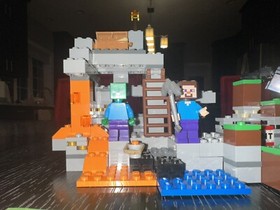 LEGO Minecraft: The Cave (21113) Complete With Instructions And Minifigures
