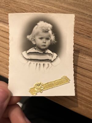Das ernste kleine Mädchen, 3 Fotos ''Frohes neues Jahr'' - 1947/1950