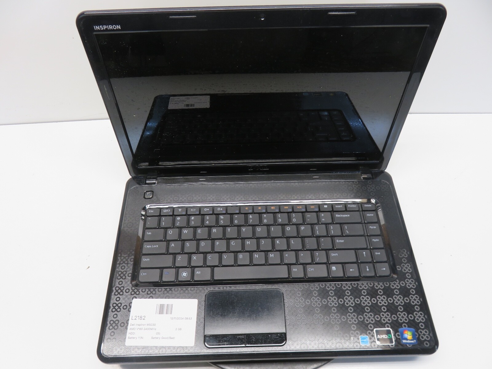 Dell Inspiron M5030 AMD V160 2400MHz 2 GB NO HDD No Batt