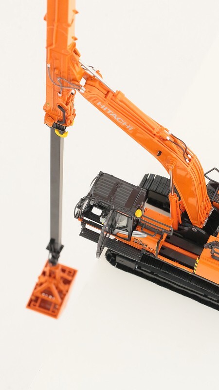 Hitachi Construction Machinery ZX330LC-7 Miniature Model 1/50