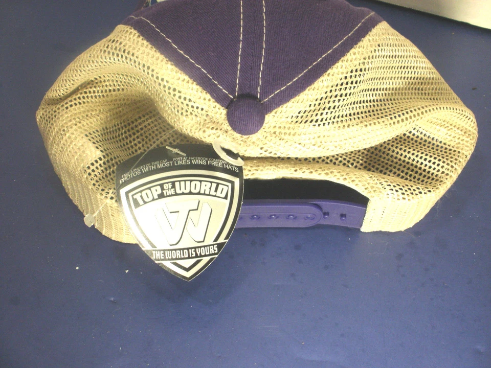 TOP OF THE WORLD~Púrpura UW WASHINGTON HUSKIES Sombrero/Gorra~Malla~Ajustable~NUEVO CON ETIQUETAS Foto 2 de 2
