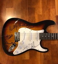 * FLEETWOOD MAC * signed electric guitar * MICK, MCVIE, BUCKINGHAM * ACOA LOA 1
