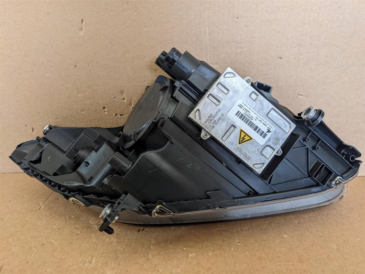 OEM 2008-2012 Maserati GranTurismo Xenon Headlight Left Driver Side LH 286380