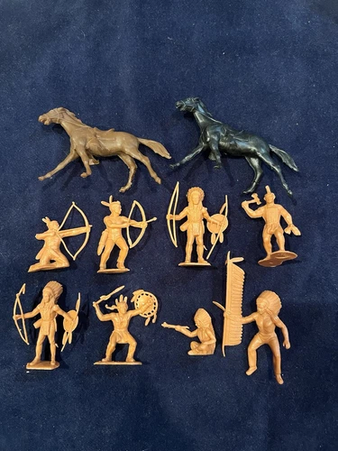 VTG 1960s Marx Toys Hard Plastic Indian Warriors Figures. With Horses.