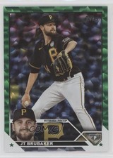 2023 Topps Series 1 Green Foil 449/499 JT Brubaker #75 0vt8