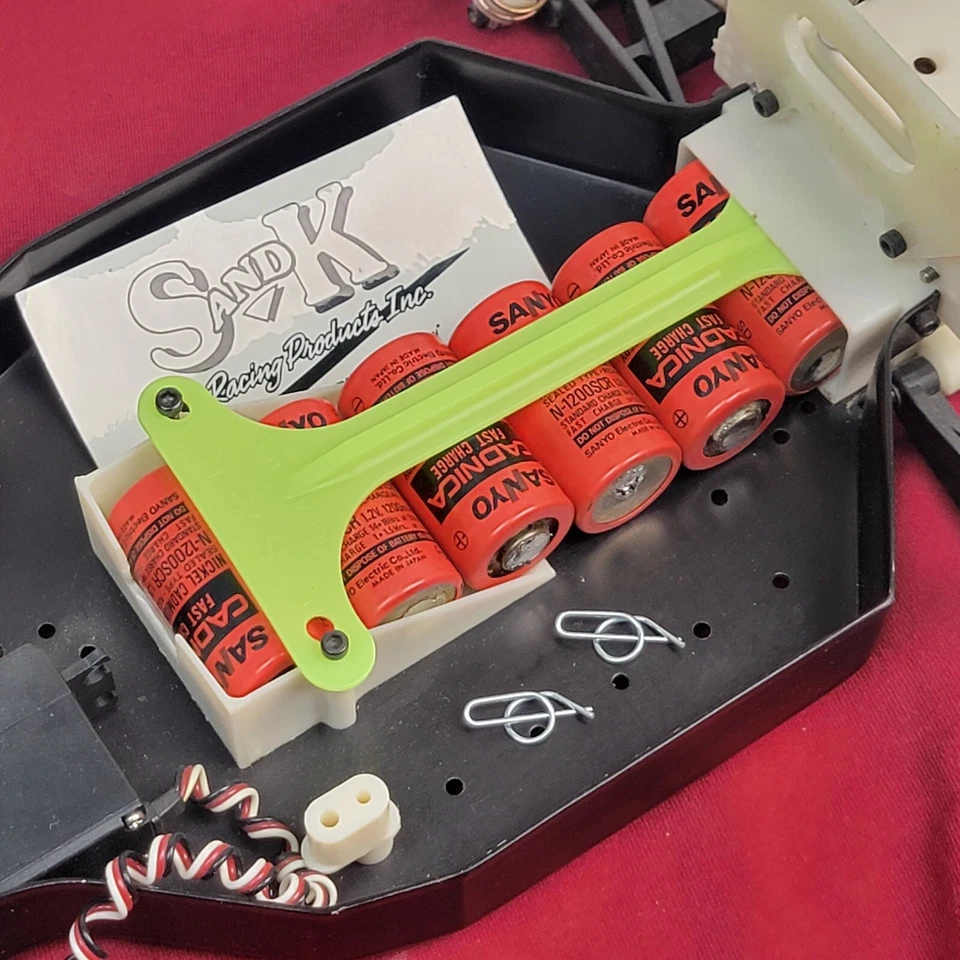 Vintage S And K Battery Spine RC10 RC10T Fluorescent Yellow/Green Reedy Trinity  - Image 3 of 4