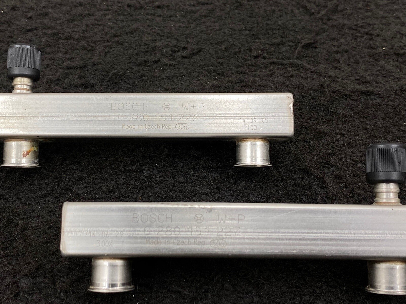 2015 Maserati Granturismo MC 4.7L Fuel Injector Rail Pair OEM