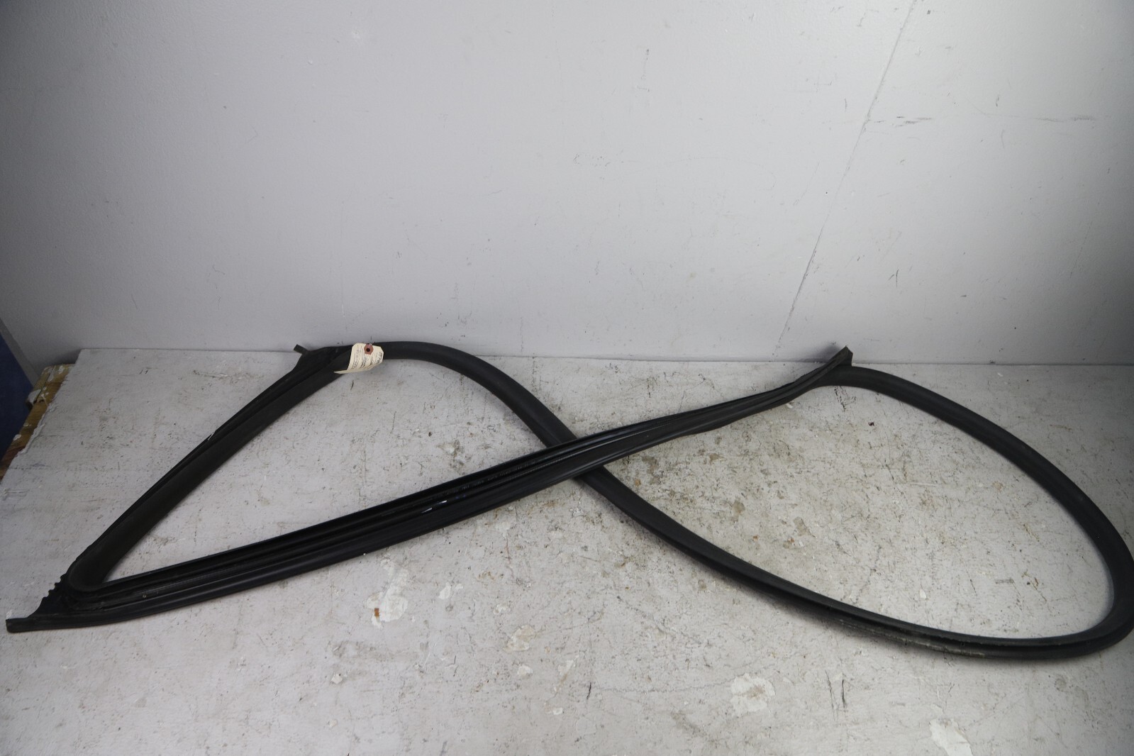 Maserati Ghibli Front Right Door Weatherstrip Seal OEM 2014-2020 60K Black