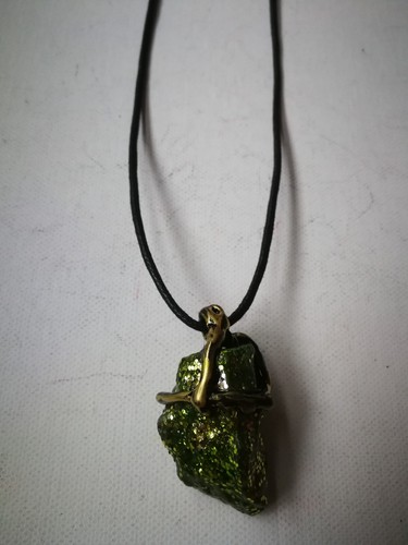 Uncut Gemstone Pendant Magic Witch Spirit Guide Amulet Raw Stone Preying Mantis - Picture 8 of 24