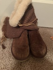 Brown Women's Uggs with Fur Ankle Boots and strings to tie