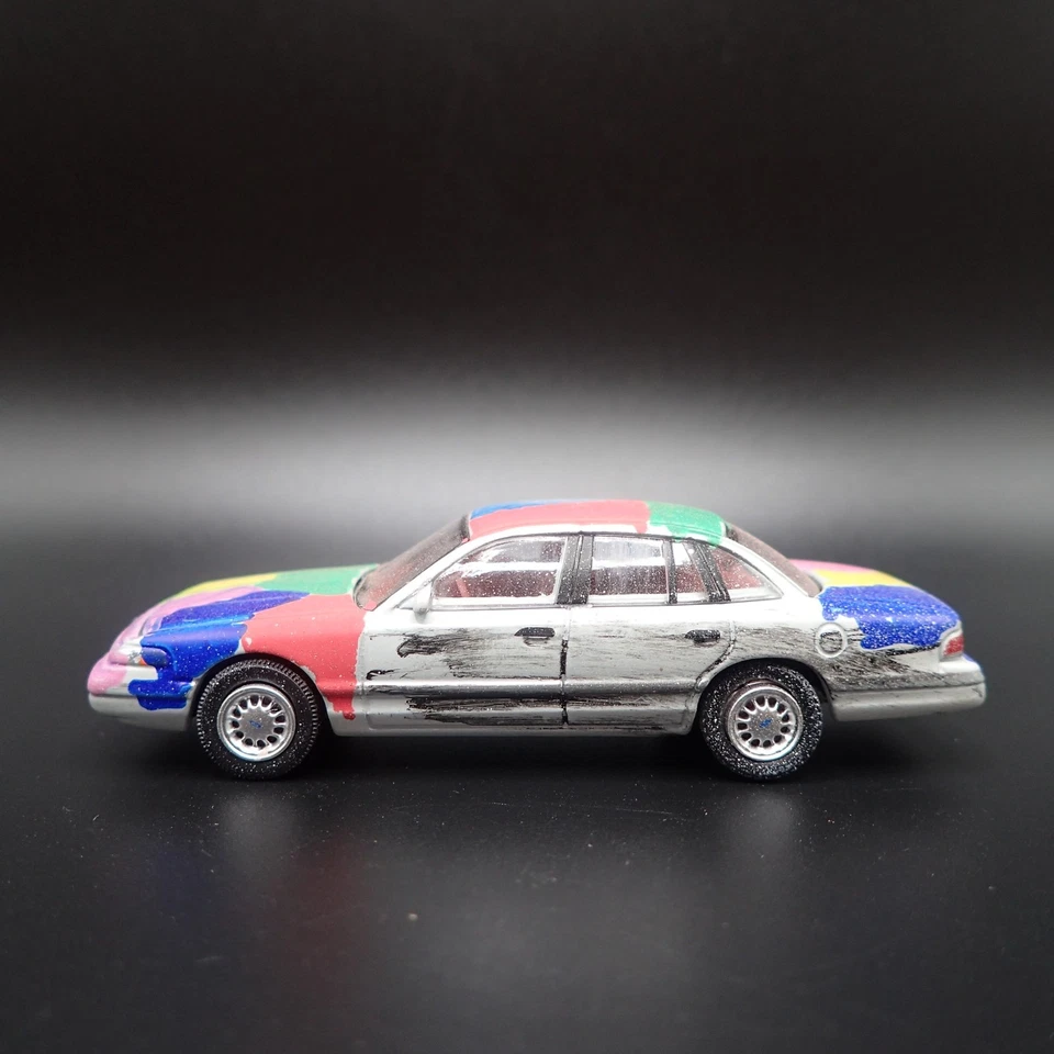 Modelo De Coche Diecast A Escala 1:64 Ford Crown Victoria 4 Puertas Pintado 1993 - Imagen 2 de 4
