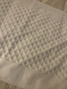 Yves Delorme Bath Mat Blanc White Lattice Pattern 20”x35”