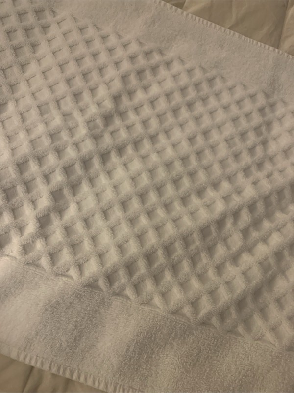 Yves Delorme Bath Mat Blanc White Lattice Pattern 20”x35”