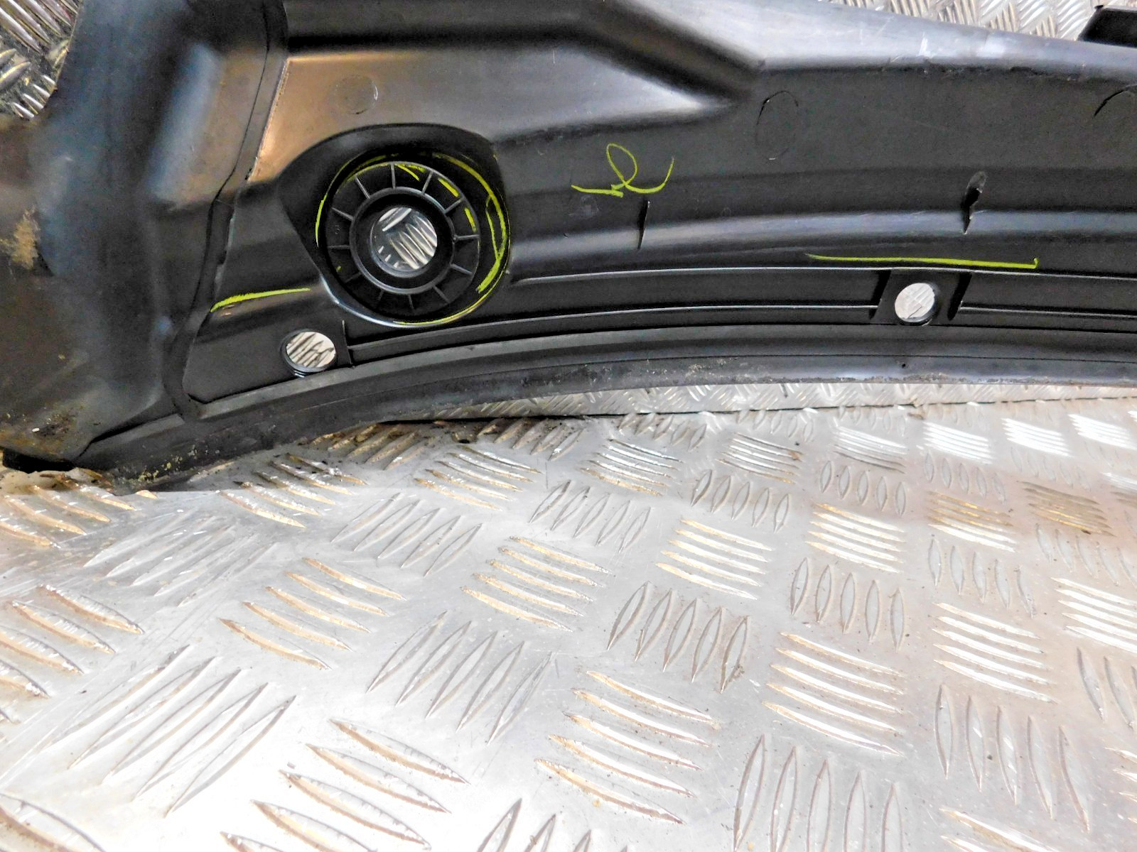 8402642 Bmw X5 Series E53 Cover Windshield Wiper Trim Front Windscreen Cover thumbnail 17