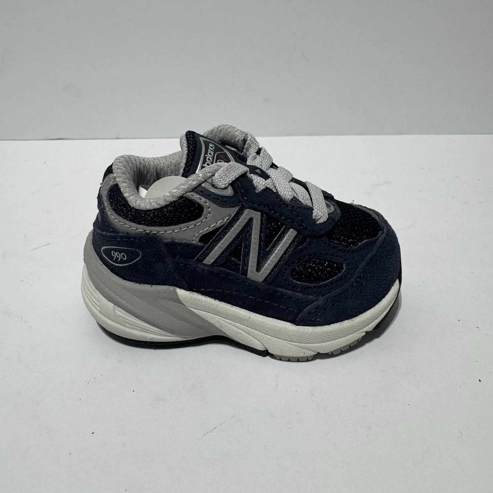 New Balance Toddler 990v6 Sneaker Size 2 Extra Wide