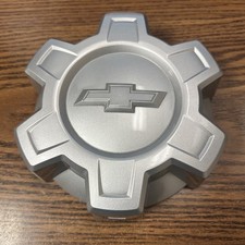 2019-2026 Chevrolet Silverado 1500 Painted Silver Oem Center Cap Pn 84173372