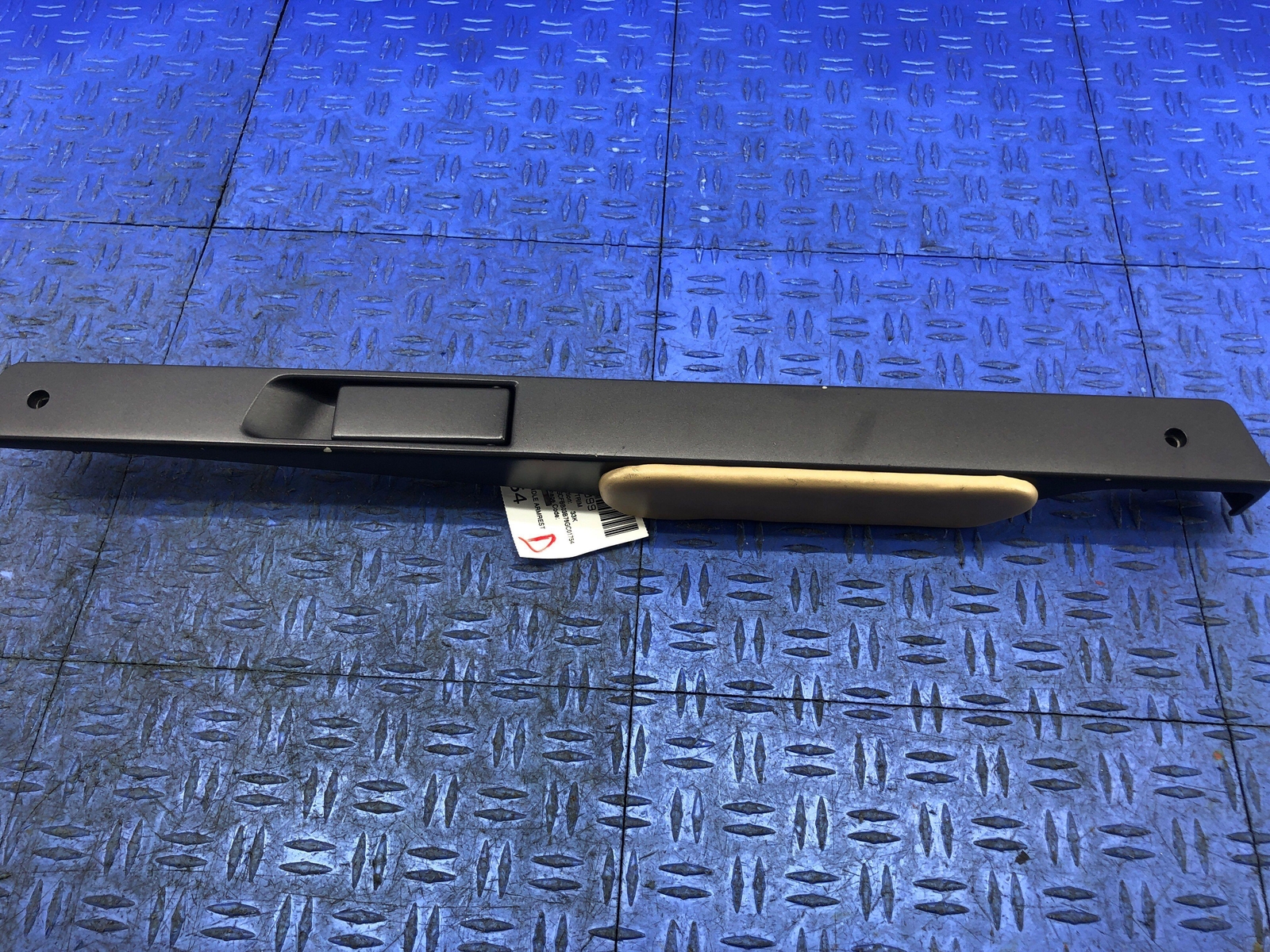 2006-2018 ASTON MARTIN VANTAGE FRONT LEFT DOOR HANDLE ARMREST BEIGE 4G43-24105