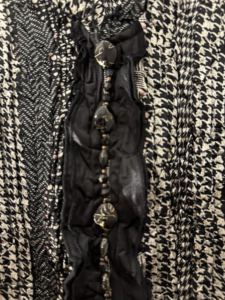 Blusa texturizada pata de gallo arrugada Alberto Makali talla grande Foto 3 de 4