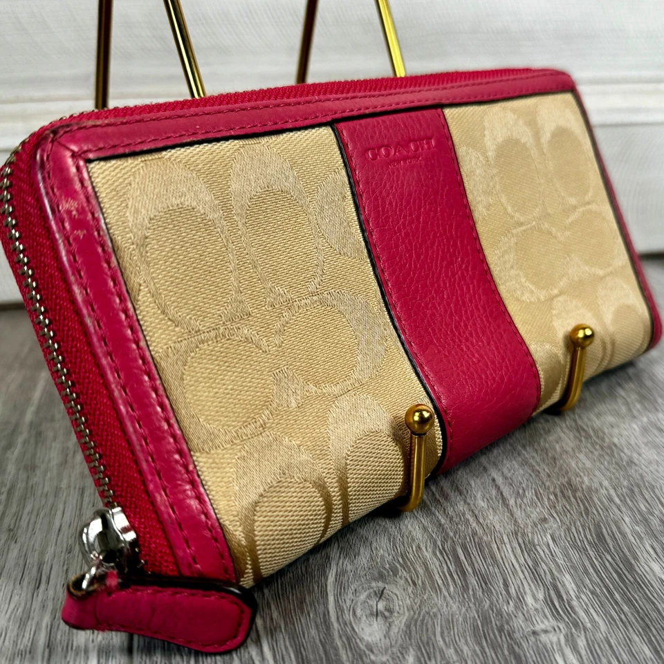 Cartera Continental Coach Vintage Marrón Logo Cuero Rosa Caliente Cremallera Completa Alrededor Foto 2 de 4