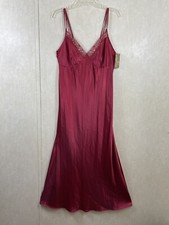 Gilligan O  Malley Intimate Red Nightgown Embroidered Flowers Size Large NWT