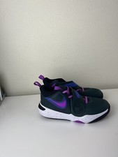 Nike Team Hustle D 11 Basketball Sneaker - Kids' 3 Y