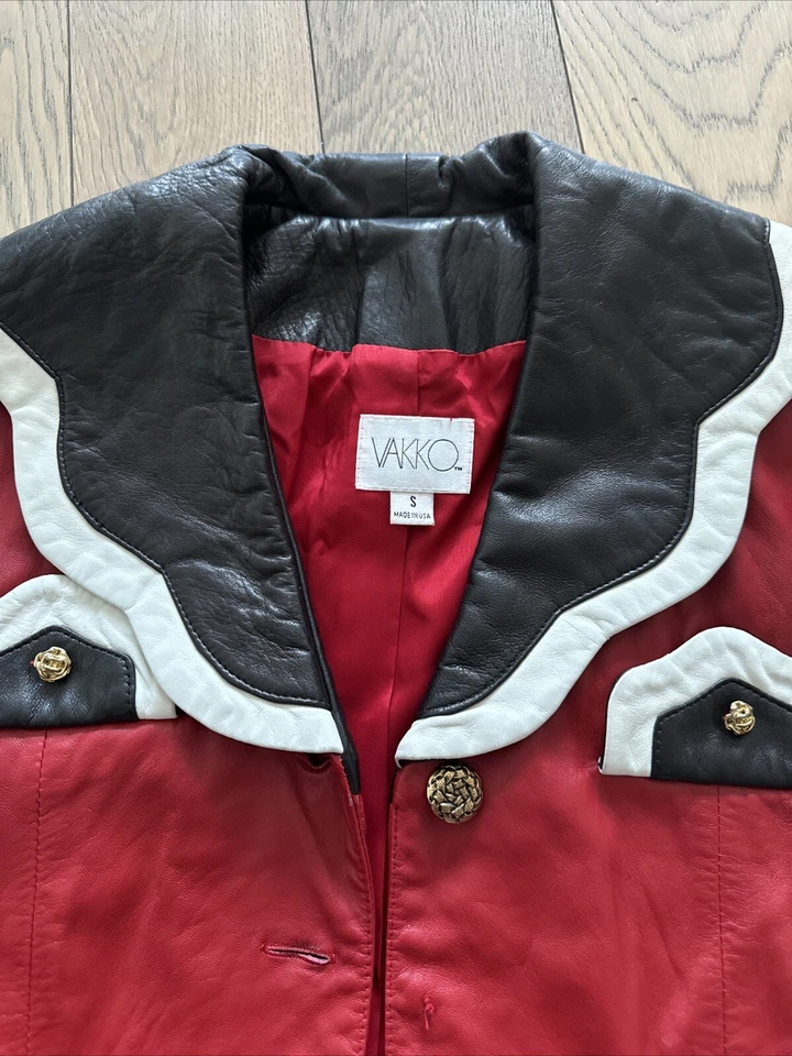 Vakko Raro Vintage Cuello Rojo Blanco Negro Chaqueta de Cuero Herrajes Dorados Talla S Foto 3 de 4